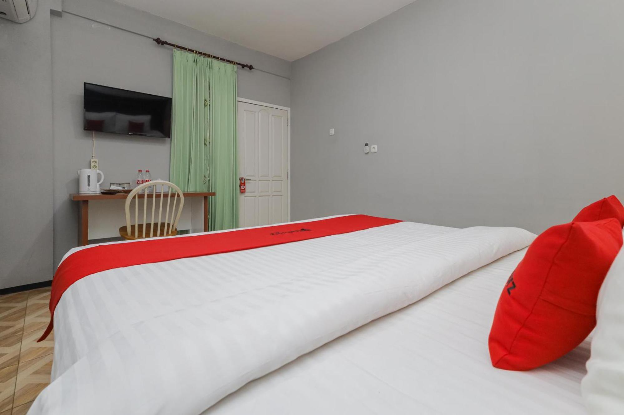 Reddoorz Plus At Swun Stay Raya Langsep Маланг Екстер'єр фото