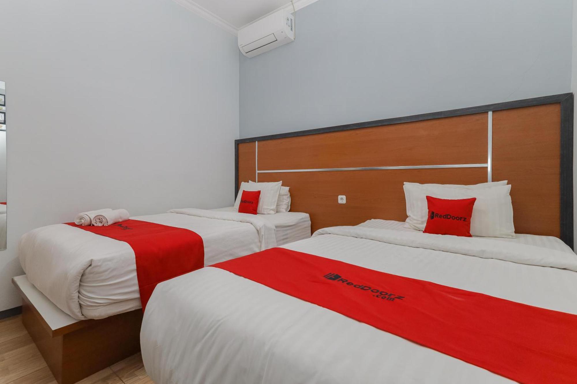 Reddoorz Plus At Swun Stay Raya Langsep Маланг Екстер'єр фото