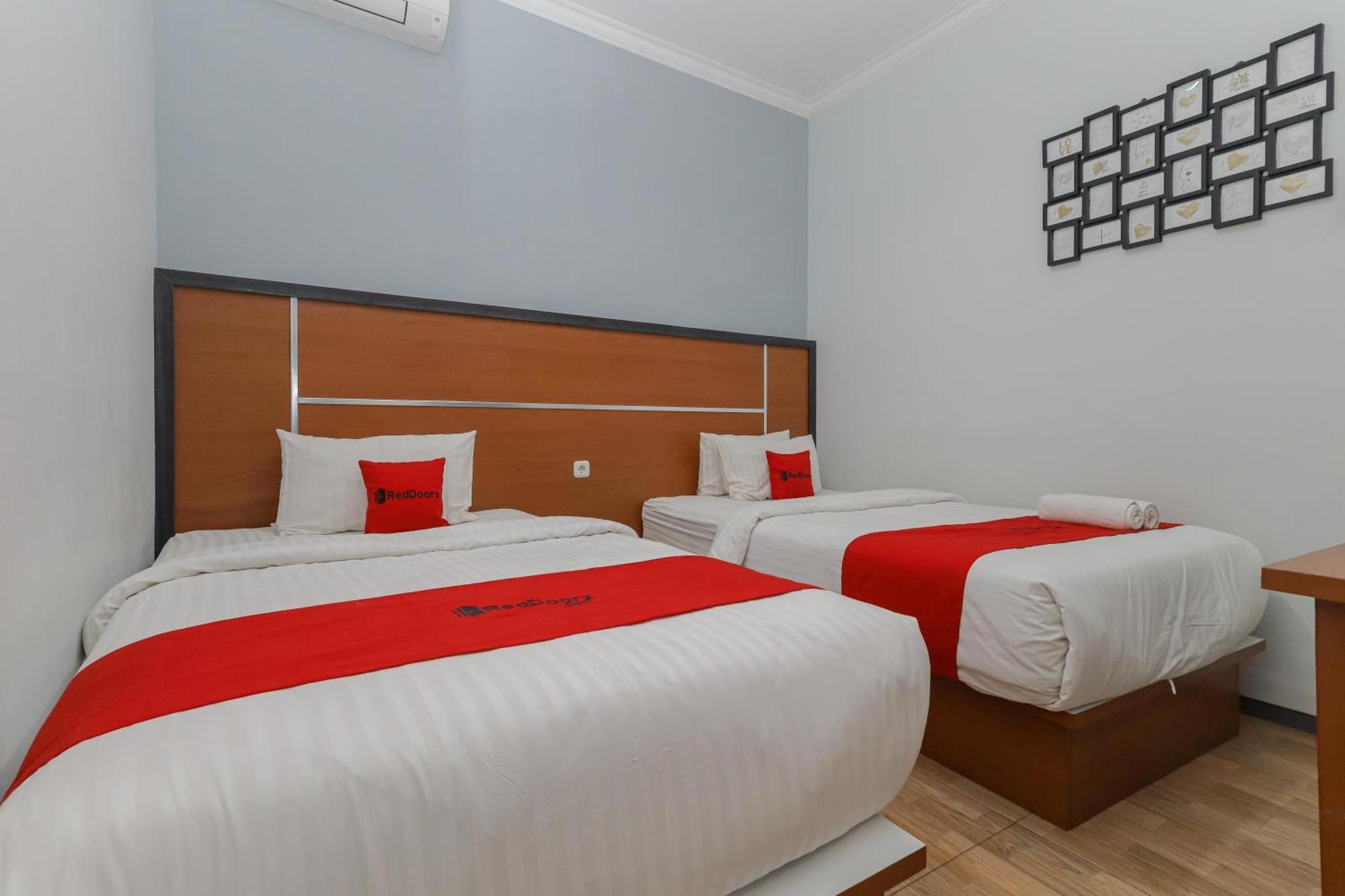 Reddoorz Plus At Swun Stay Raya Langsep Маланг Екстер'єр фото